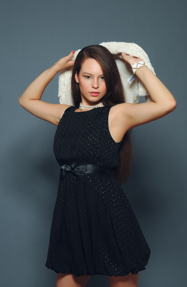 Female model photo shoot of Iris Celis