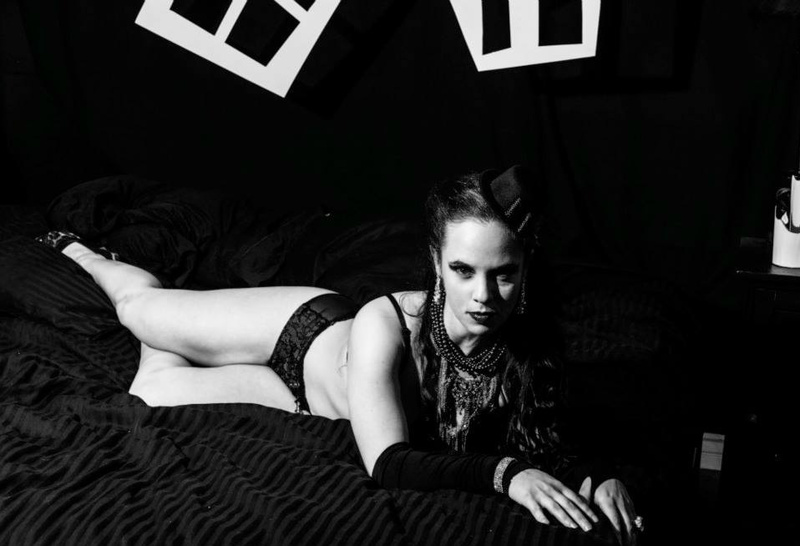 Female model photo shoot of Emily Arnstein