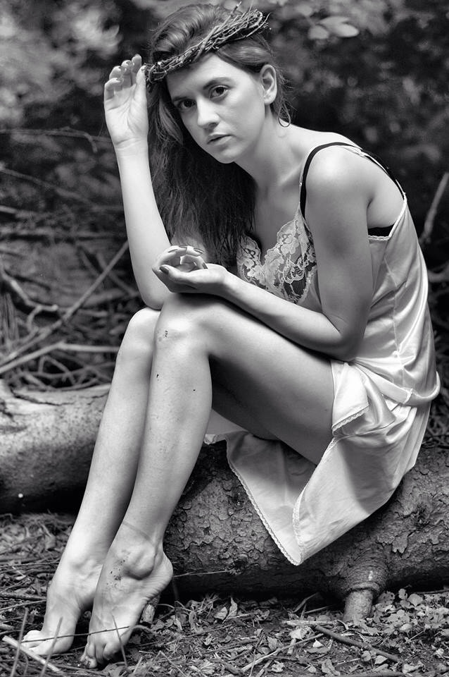 Female model photo shoot of Hedy Suder