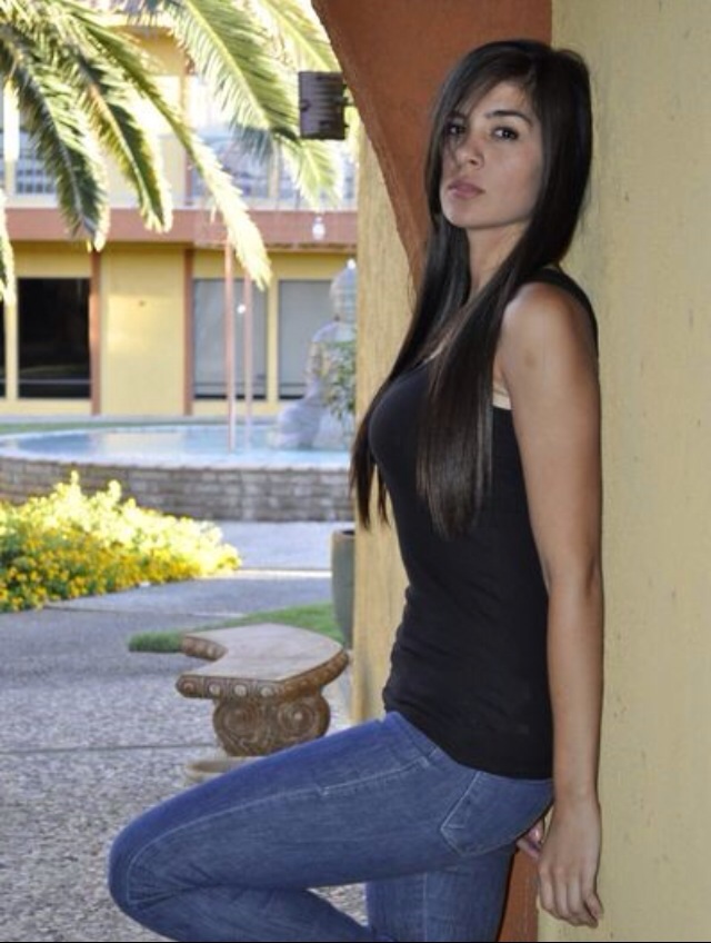 Female model photo shoot of Justinaa