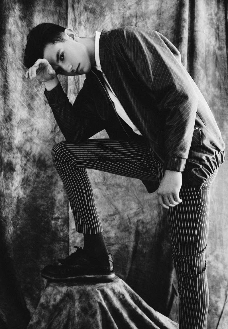 Male model photo shoot of Jonathan Robert Keith in milan