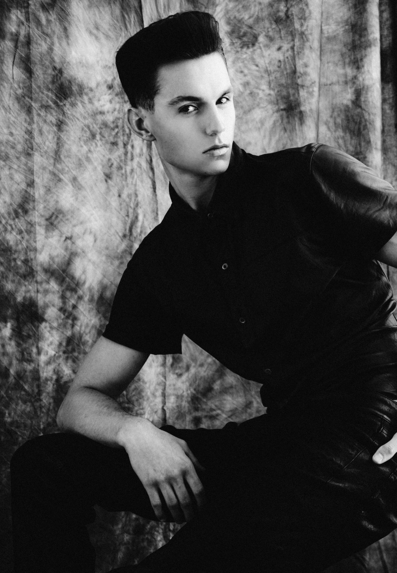 Male model photo shoot of Jonathan Robert Keith