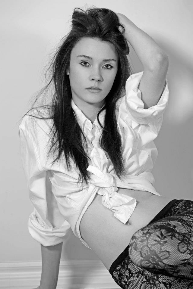 Female model photo shoot of DanielleGarlick9