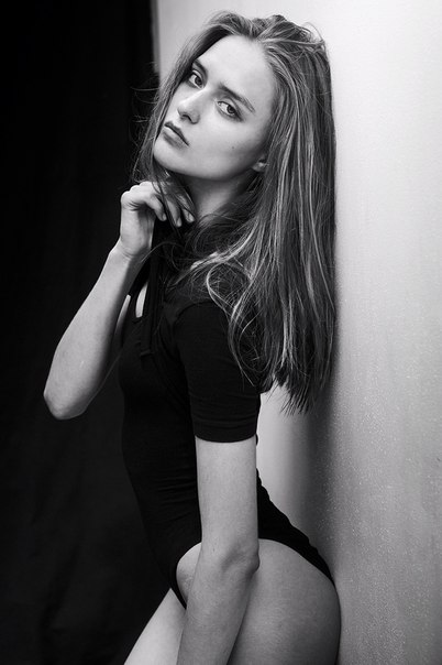 Female model photo shoot of Yanina