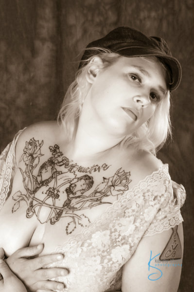 Female model photo shoot of FallenAngelFlex by Bombshell 814