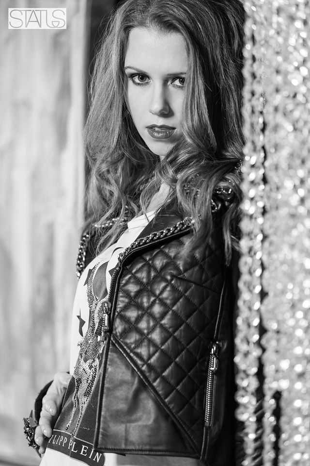 Female model photo shoot of Joanna Kay