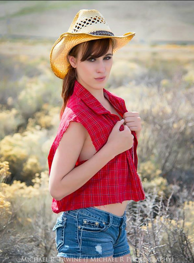 Female model photo shoot of NevadaPearl