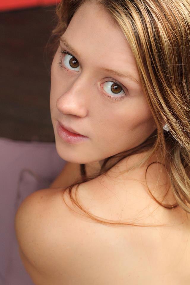 Female model photo shoot of Laura Feitz