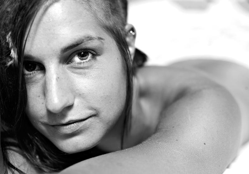 Female model photo shoot of Raka Cazander by Oslophotographer