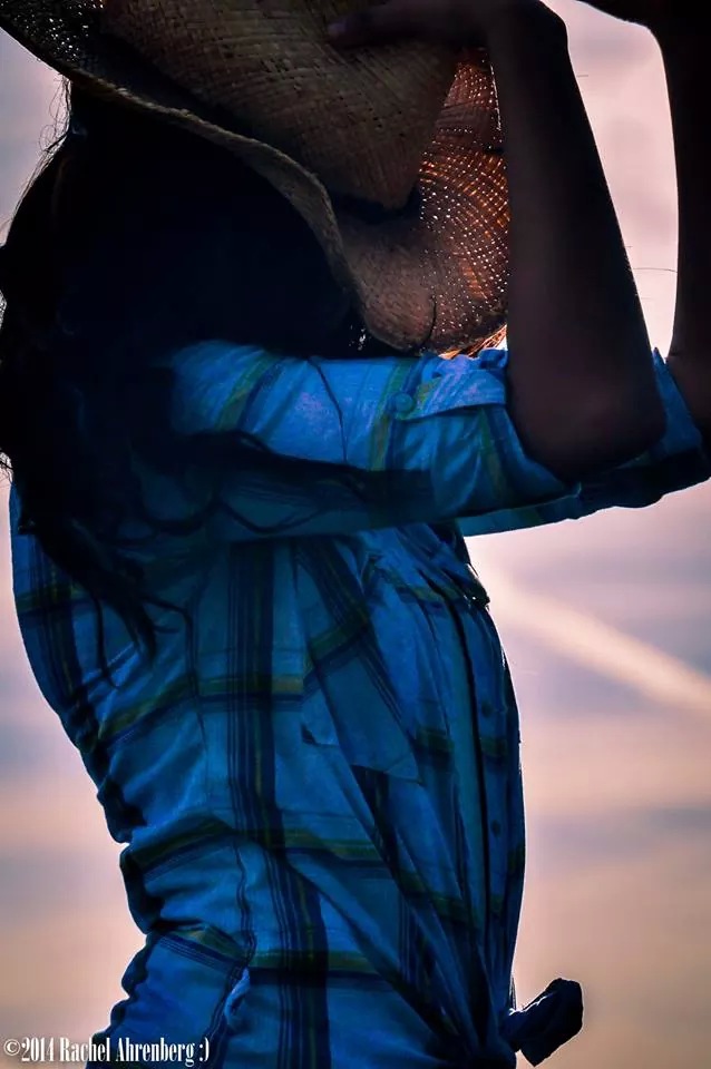 Female model photo shoot of Rachel Ahrenberg