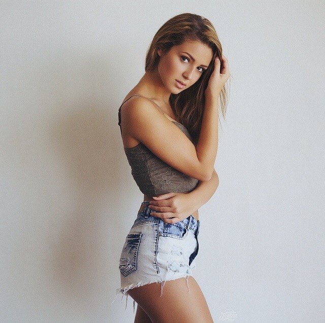 Female model photo shoot of Lauren Nicole Goodman