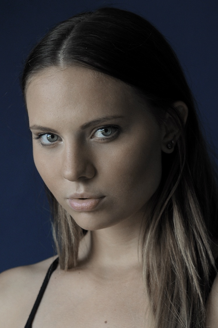 Female model photo shoot of Elizabeth Osowiecki