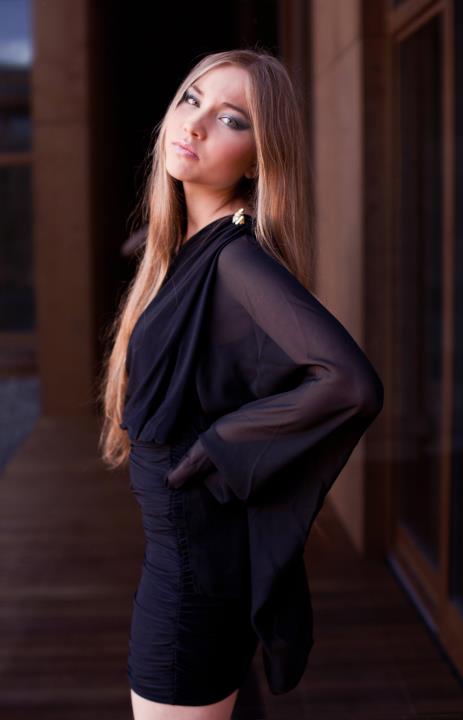 Female model photo shoot of Adrianna Krzysiak