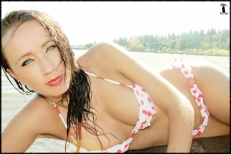 Female model photo shoot of Payton Rose in Juanita Beach