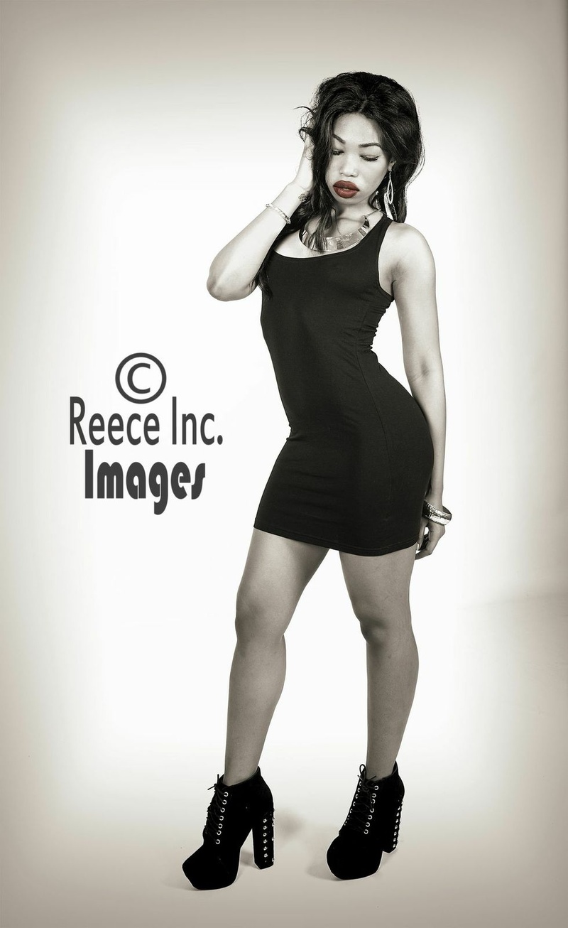 Female model photo shoot of Nicole_Evansx by RayR