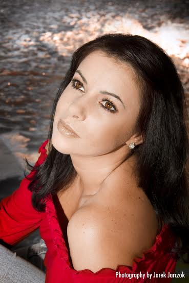 Female model photo shoot of Renata Moise