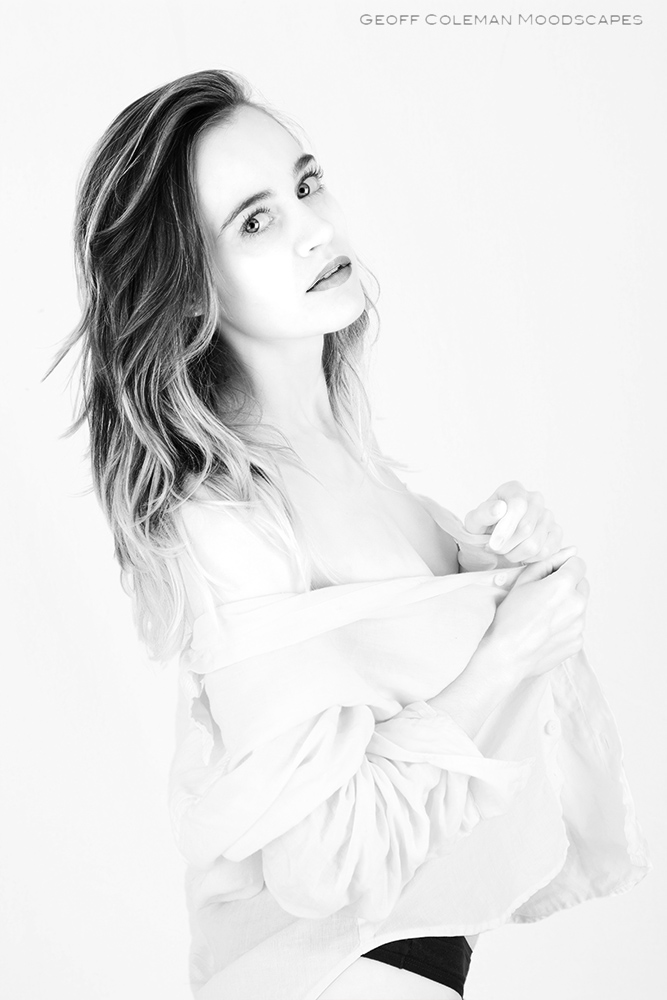 Female model photo shoot of Luana Marchi