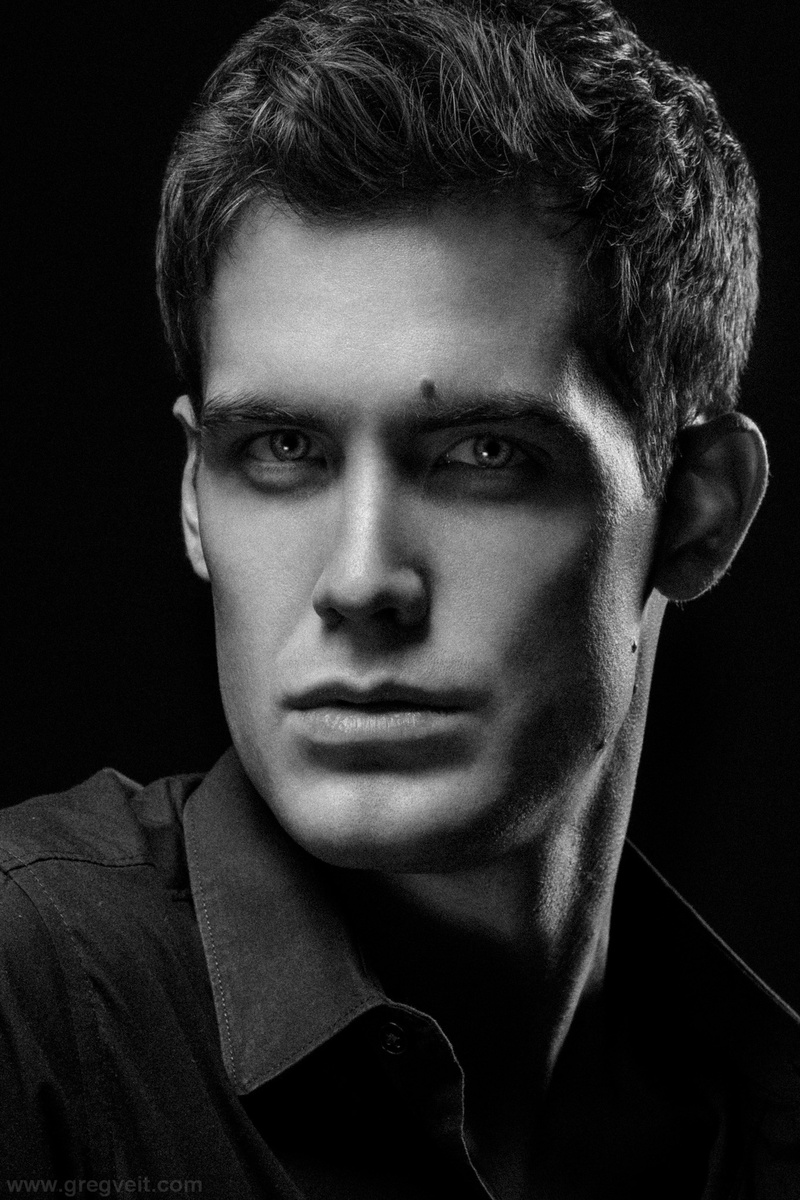 Male model photo shoot of Matt Hutchinson