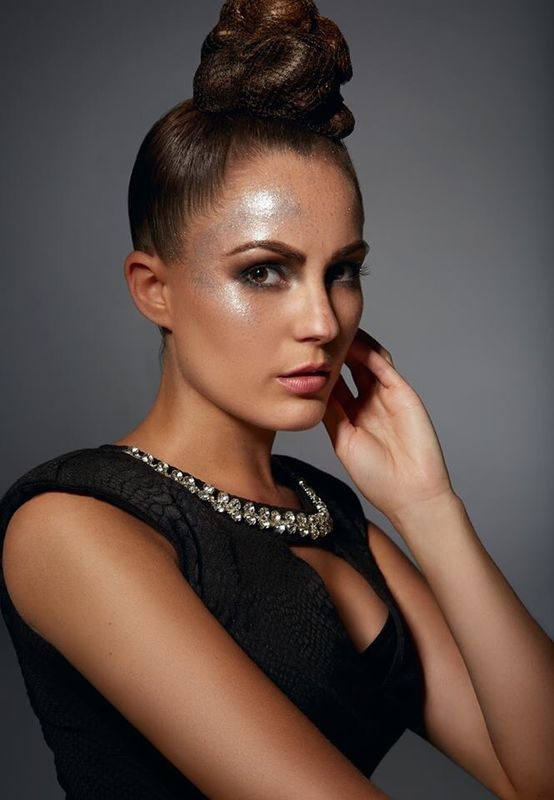 Female model photo shoot of lauragos