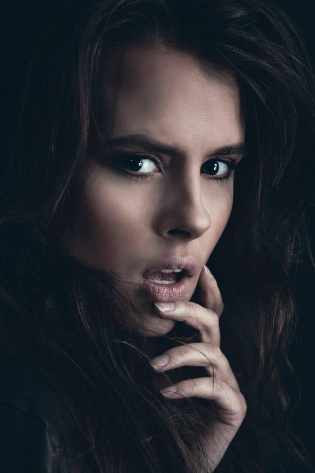 Female model photo shoot of Justine DiVanna