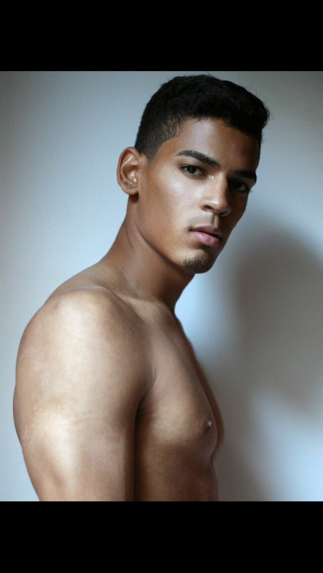 Male model photo shoot of Larry Taveras