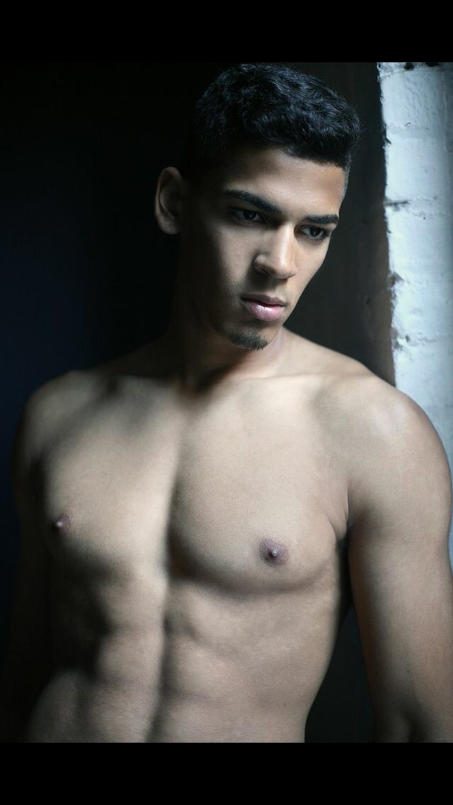 Male model photo shoot of Larry Taveras