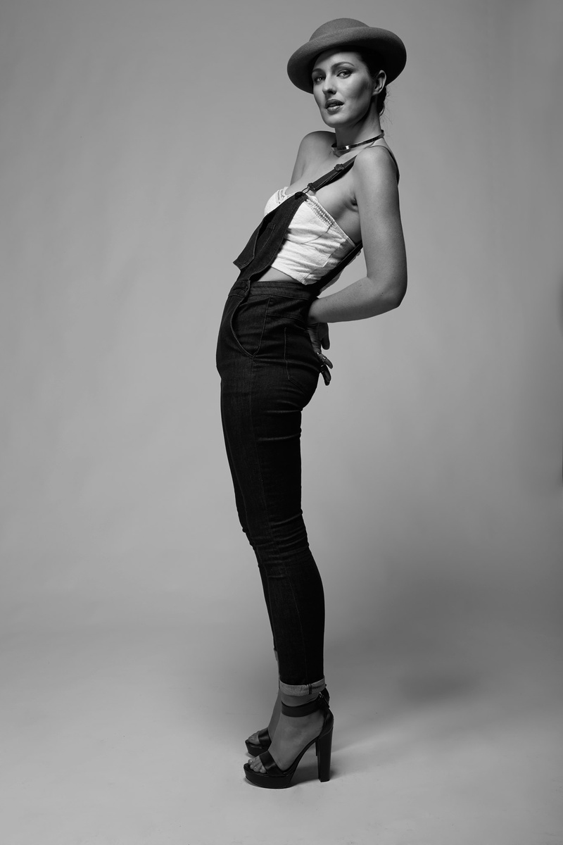 Female model photo shoot of Loren Duxfield