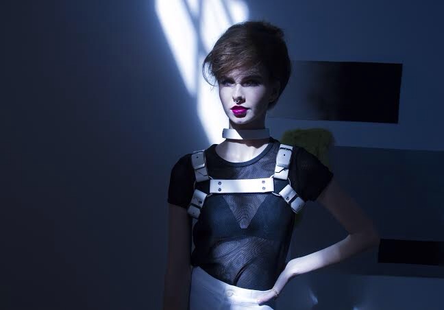 Female model photo shoot of Lisa Rogers Make up 