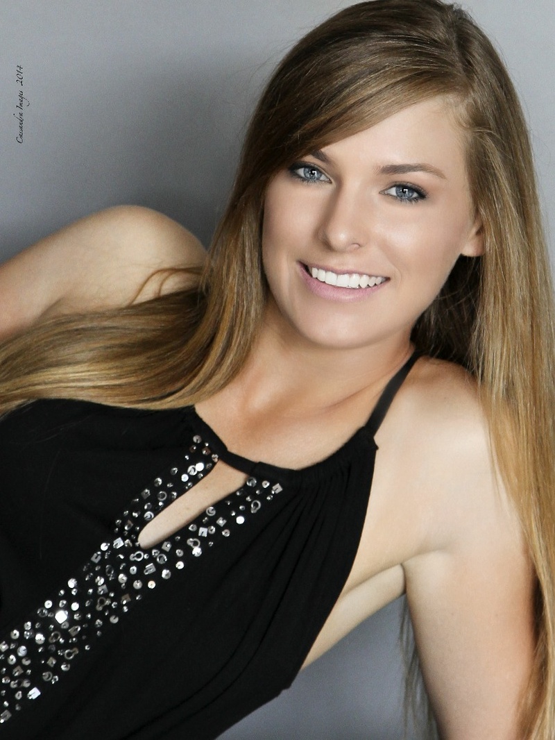 Female model photo shoot of Christy L P