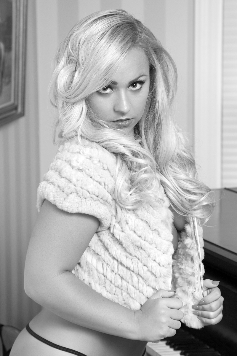 Female model photo shoot of Ash Alexandria by Tuck Photo