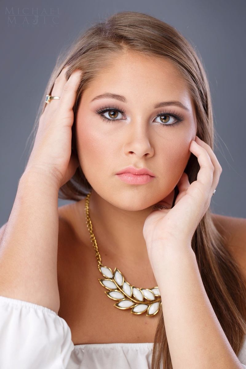 Female model photo shoot of Hanna Ledyard, makeup by Leanna Hale 