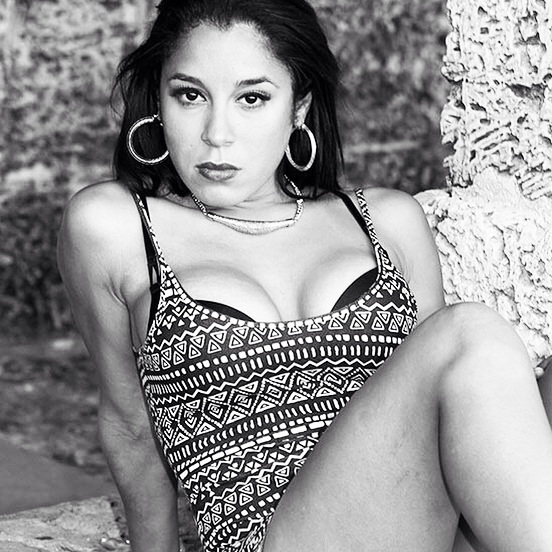 Female model photo shoot of Stardaisha Santiago 