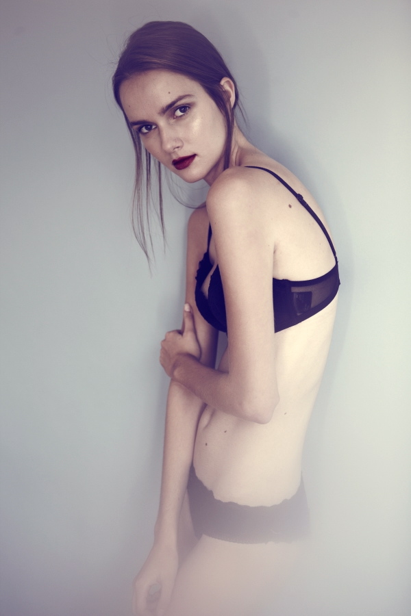 Female model photo shoot of CatherineBate