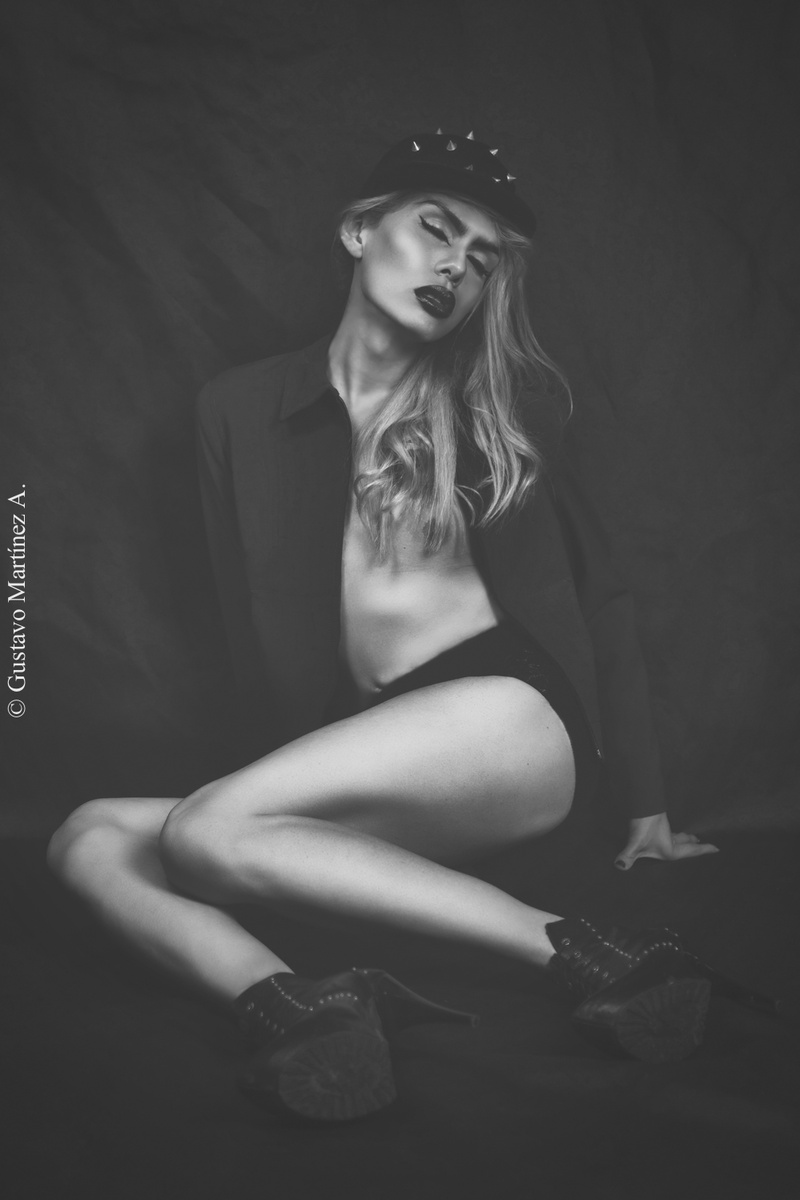 Female model photo shoot of AMonterrosas_ by Gustavo Martinez A