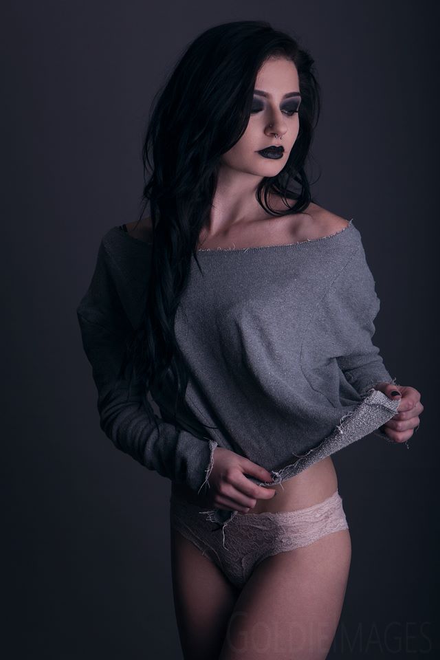 Female model photo shoot of emmenicole, makeup by Mysdesignhair