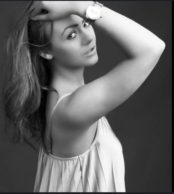 Female model photo shoot of Skylaax