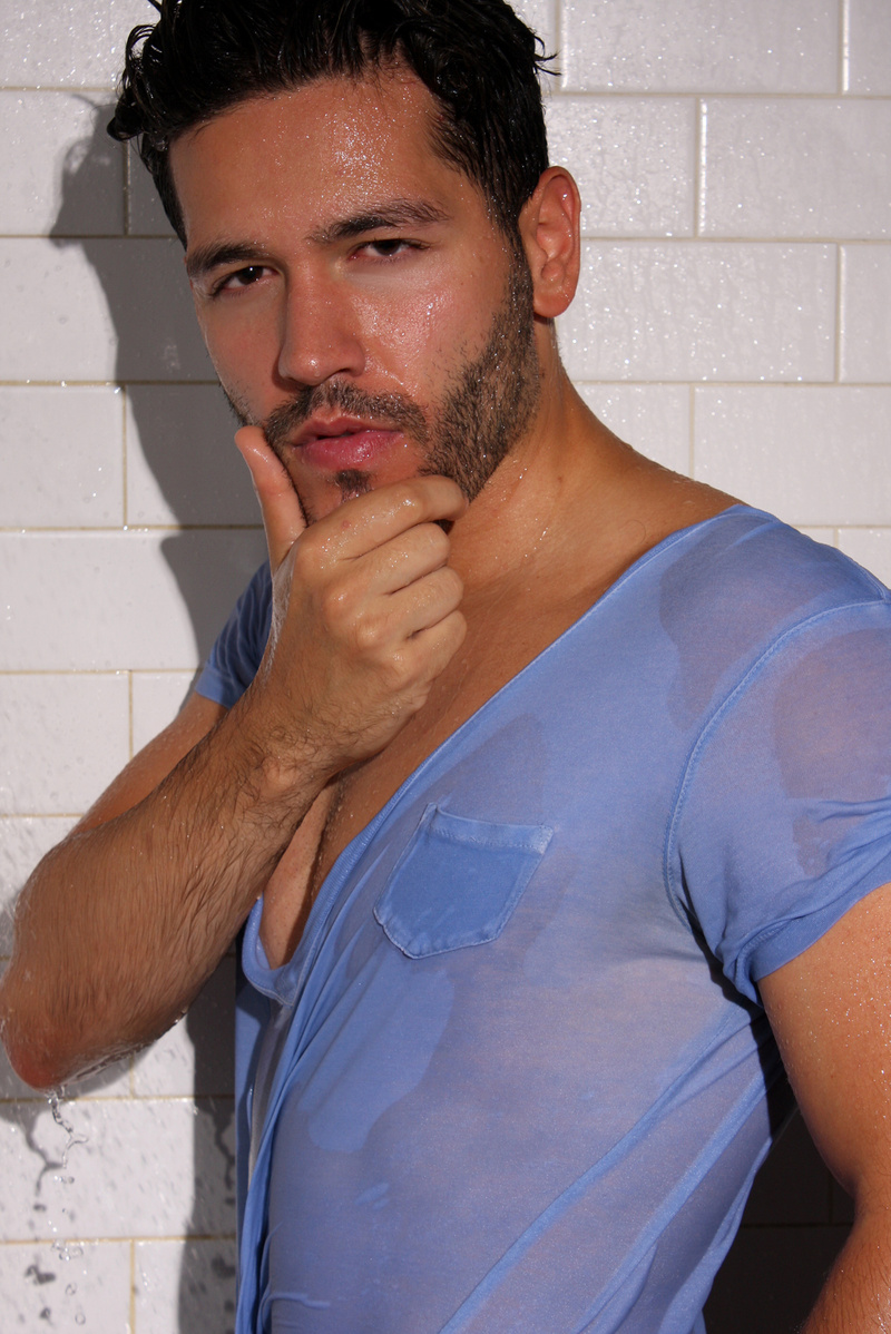 Male model photo shoot of Nestor Martinez in RT Photograpy