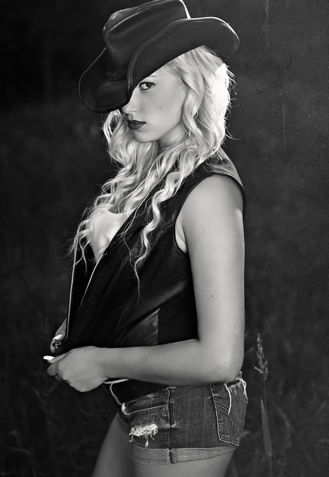 Female model photo shoot of KelsieRae by xng123
