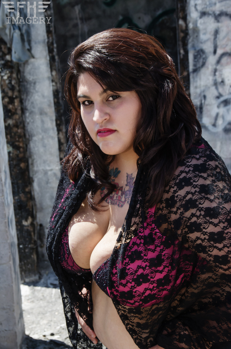 Female model photo shoot of Zombie_mama1 by PhotographerJamesOrtiz