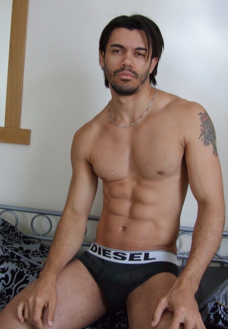 Male model photo shoot of Leonardo Castro