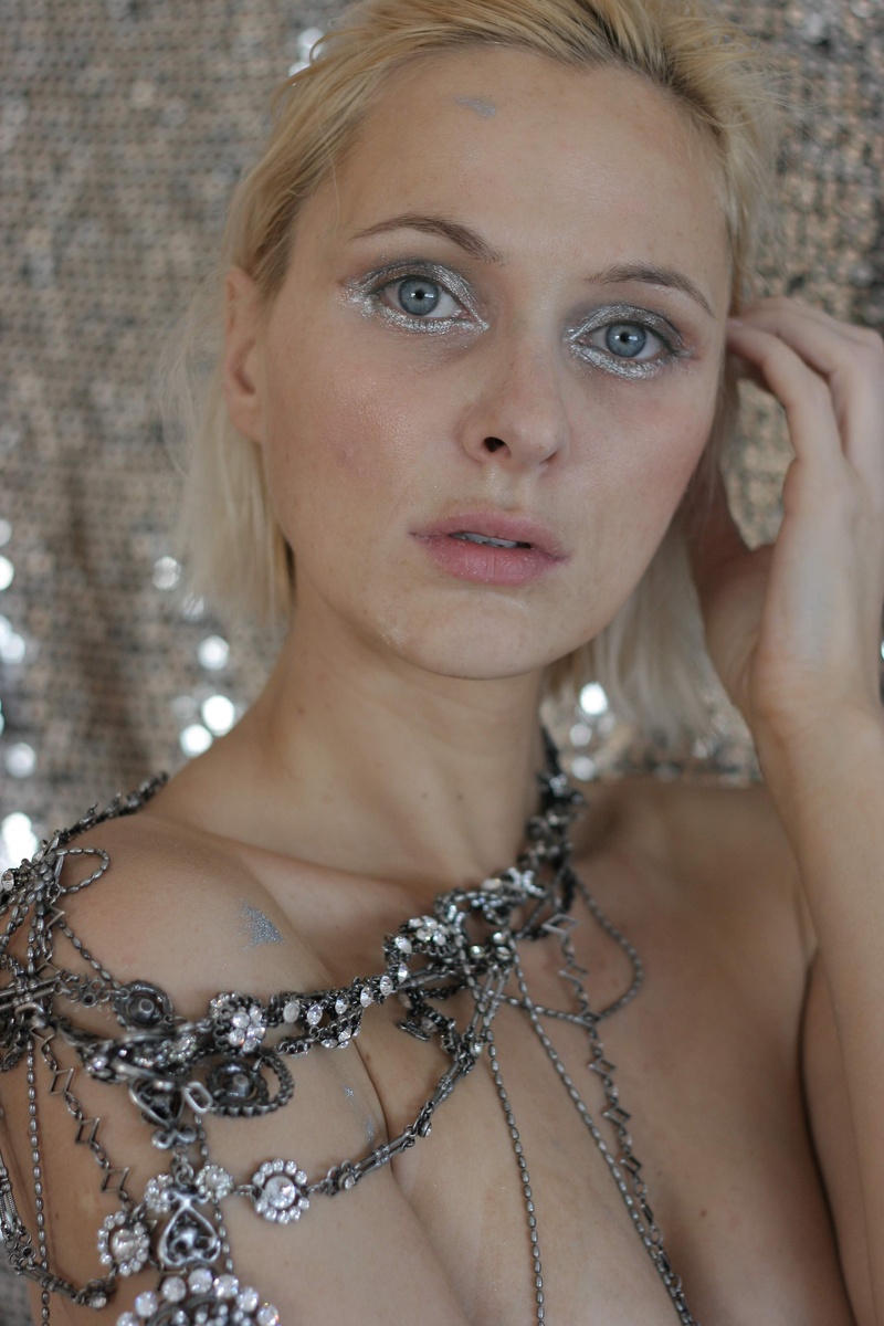 Female model photo shoot of Dominika Wolski in manhattan beach