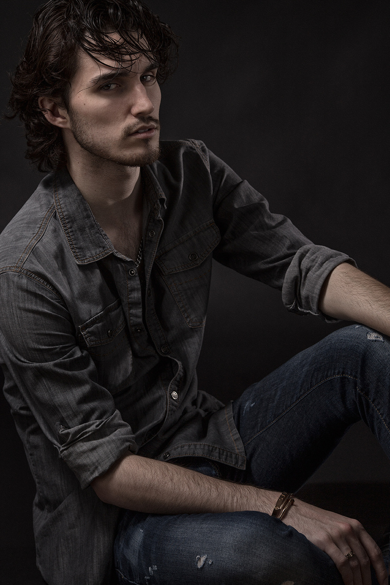 Male model photo shoot of Louis Ruel