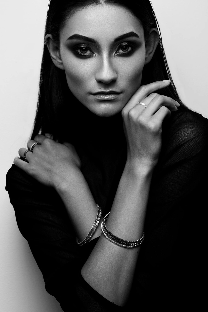 Female model photo shoot of Jamie Genevieve Makeup