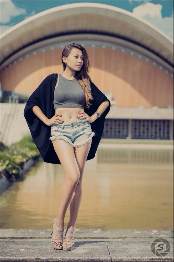 Female model photo shoot of Praew