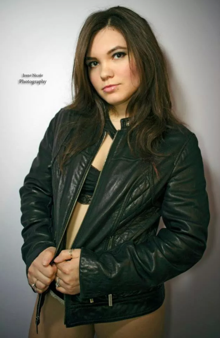 Female model photo shoot of Katherine Tate