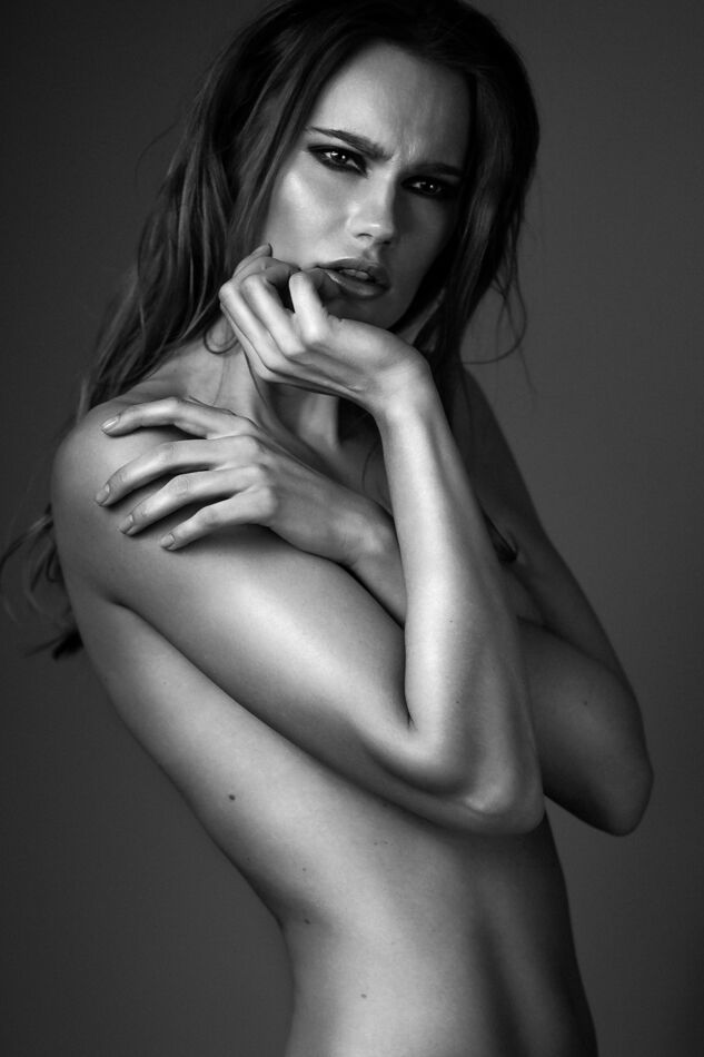 Female model photo shoot of Fran ziska