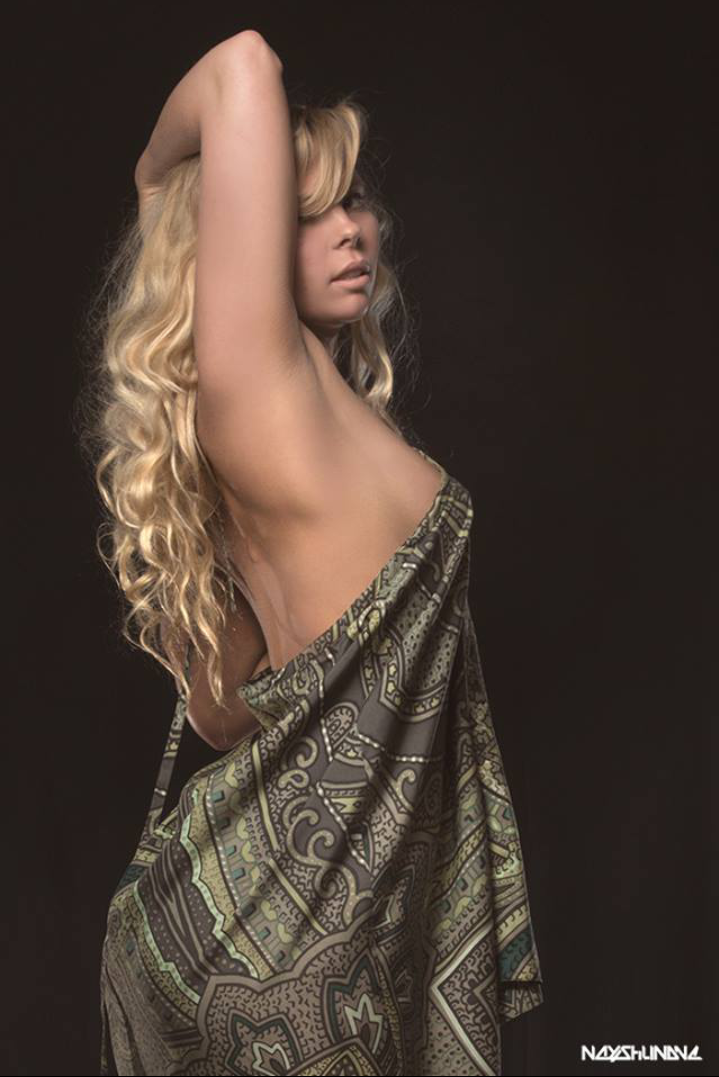 Female model photo shoot of Mika McCroan