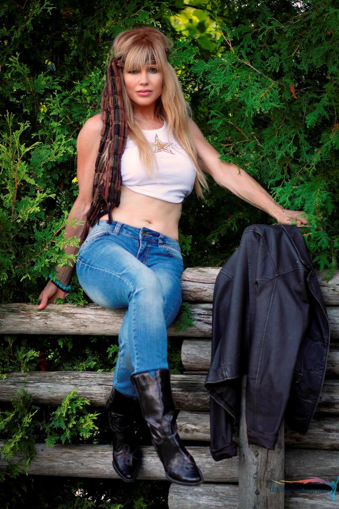 Female model photo shoot of Elizabeth Harden by erics_Toronto_GTA in Markham, Ontario