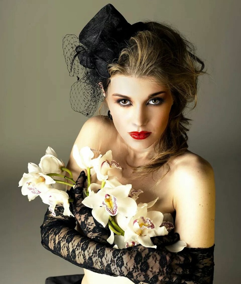 Female model photo shoot of Elisa Pagano