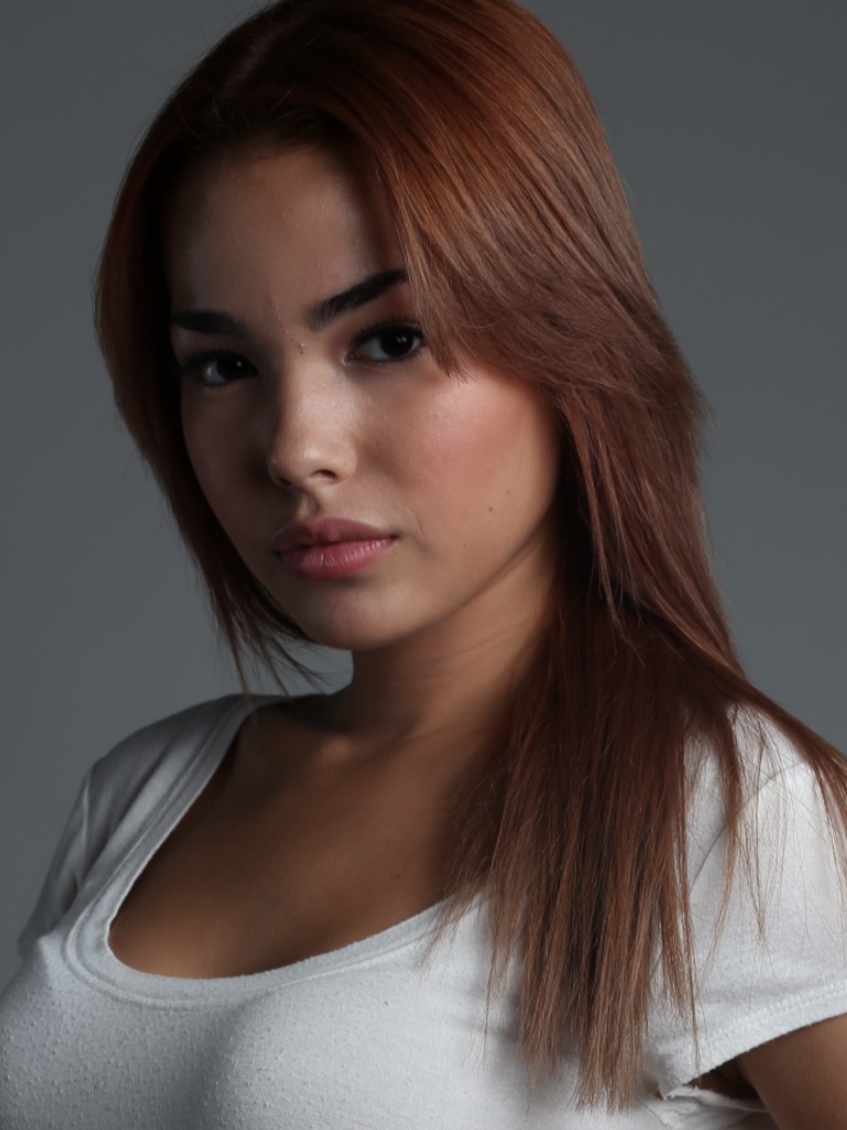 Female model photo shoot of Camilagc in Studio